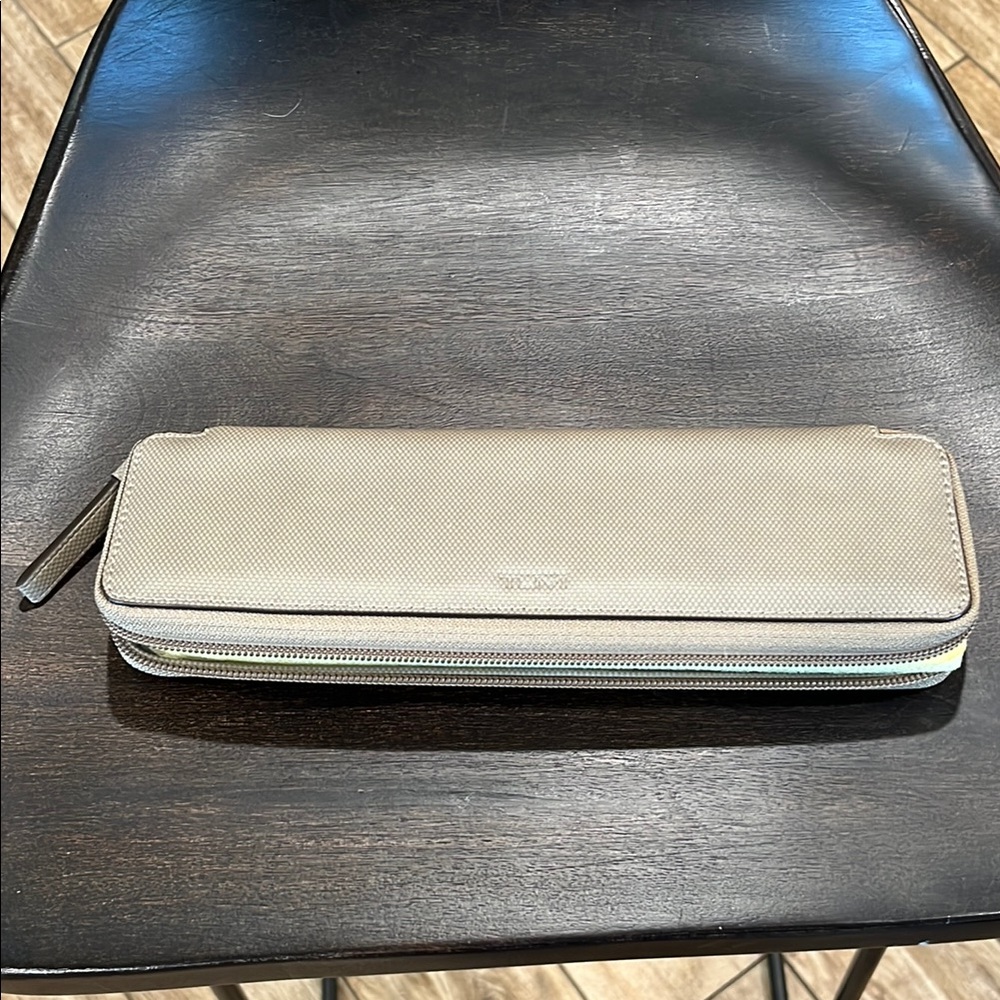 NWT TUMI Leather Zip Watch Case